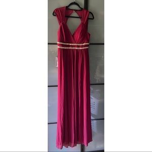 💃 Vintage gown with beading & keyhole back